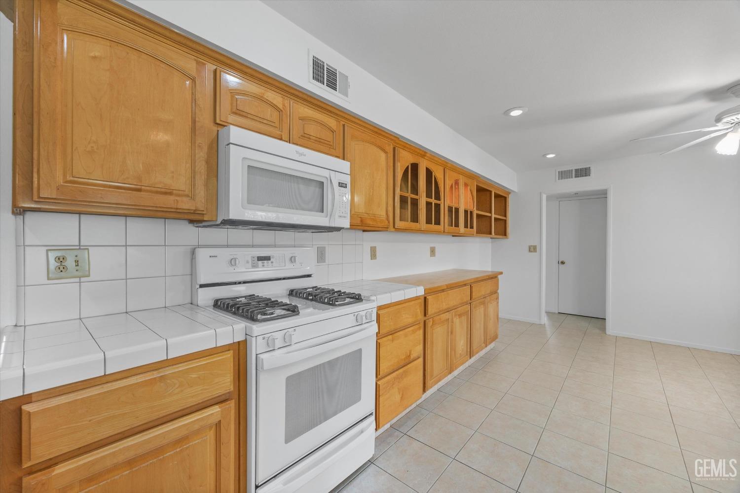 212 River Oaks Drive