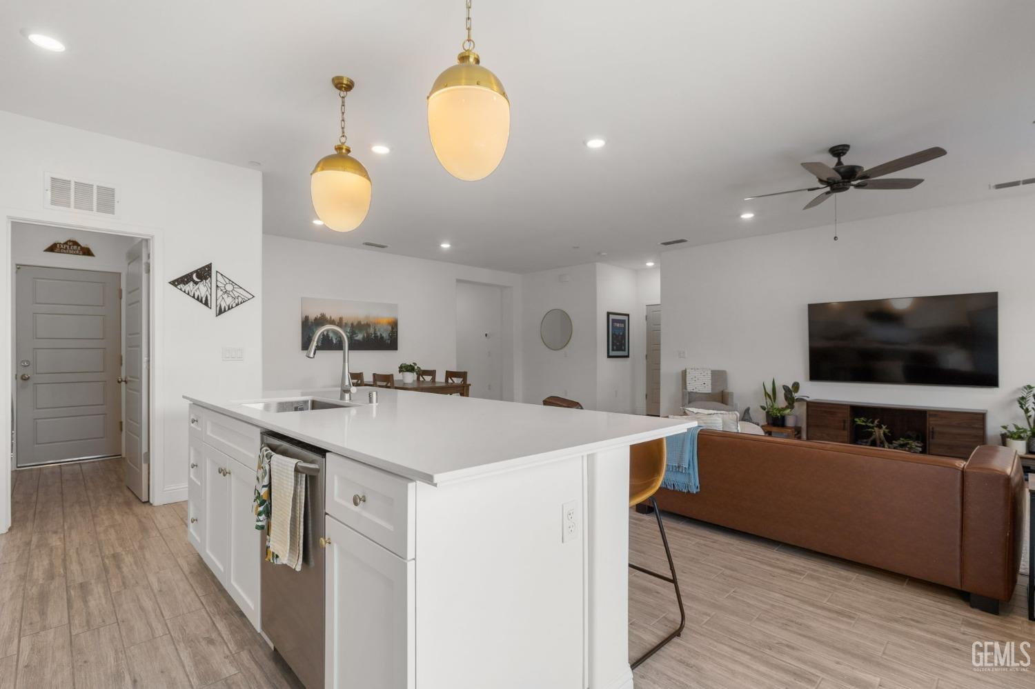 9004 Cloud Crest Way