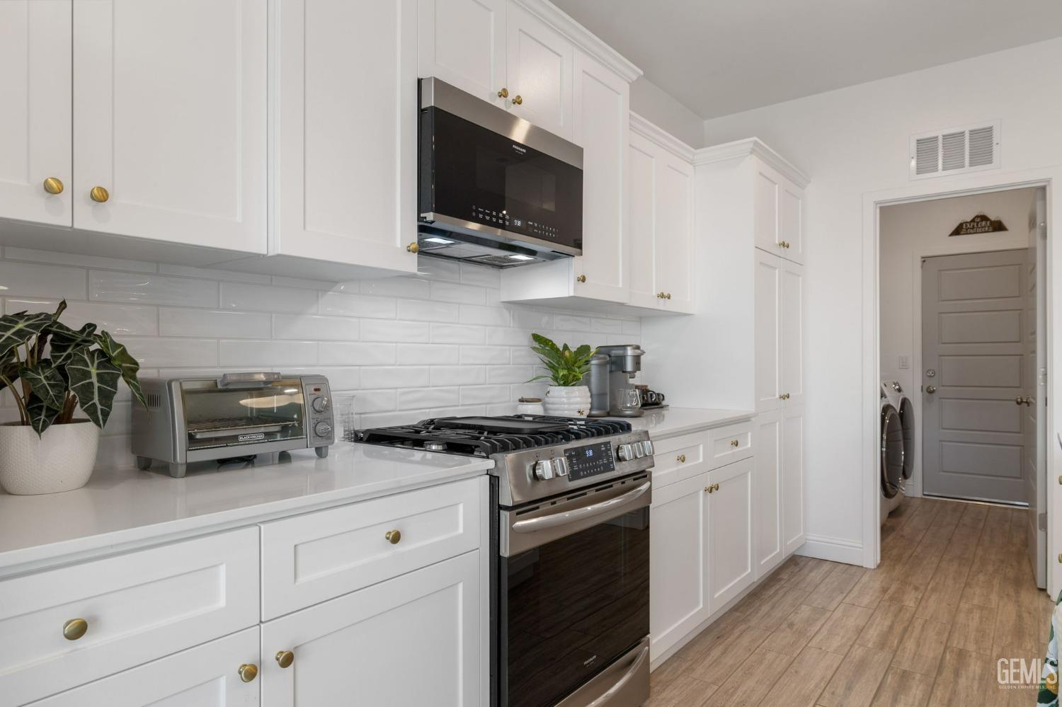 9004 Cloud Crest Way