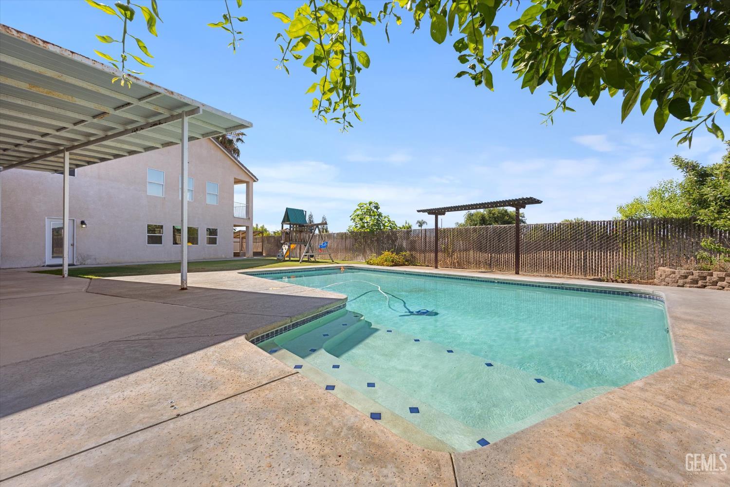 10318 Roehampton Avenue