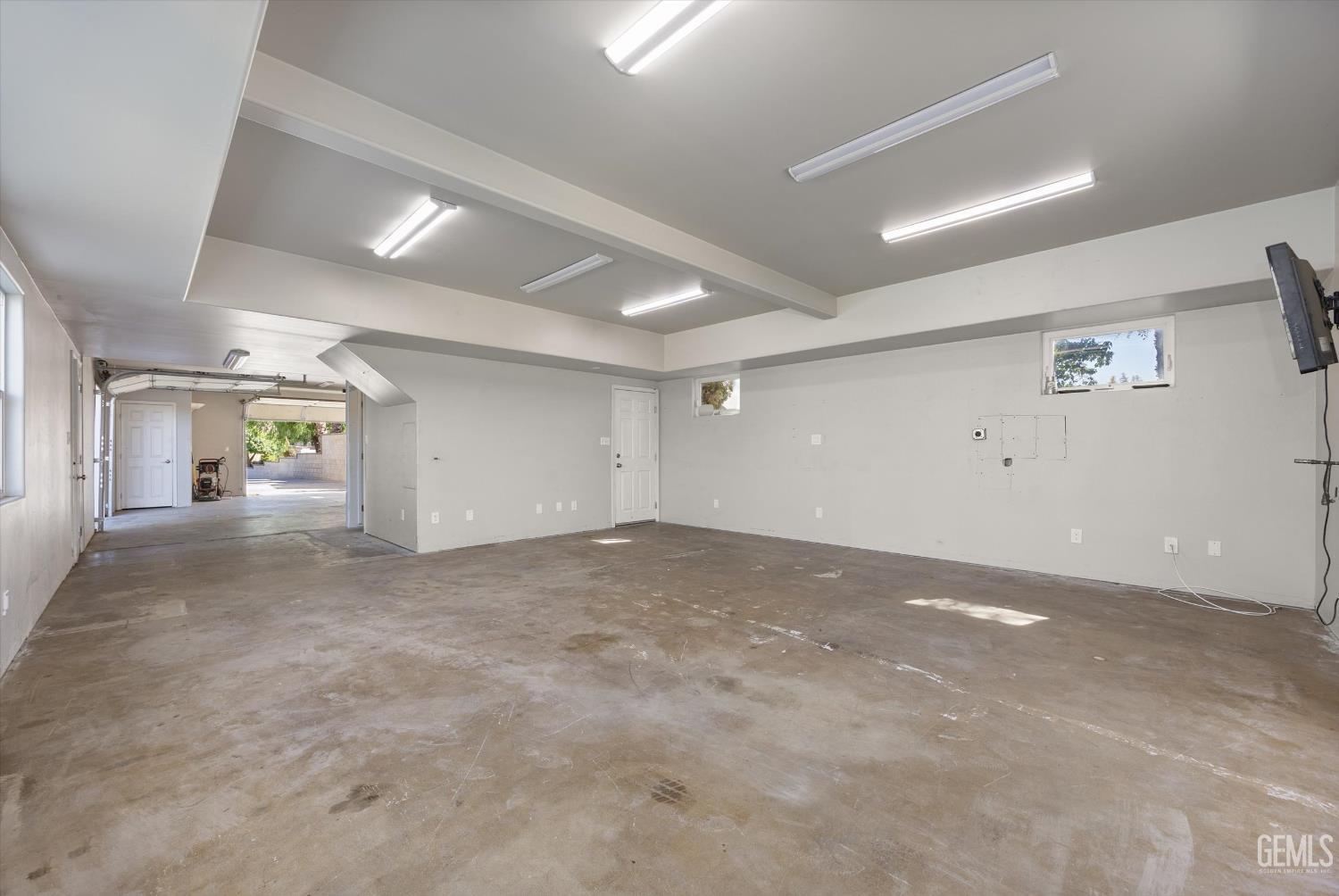 10318 Roehampton Avenue