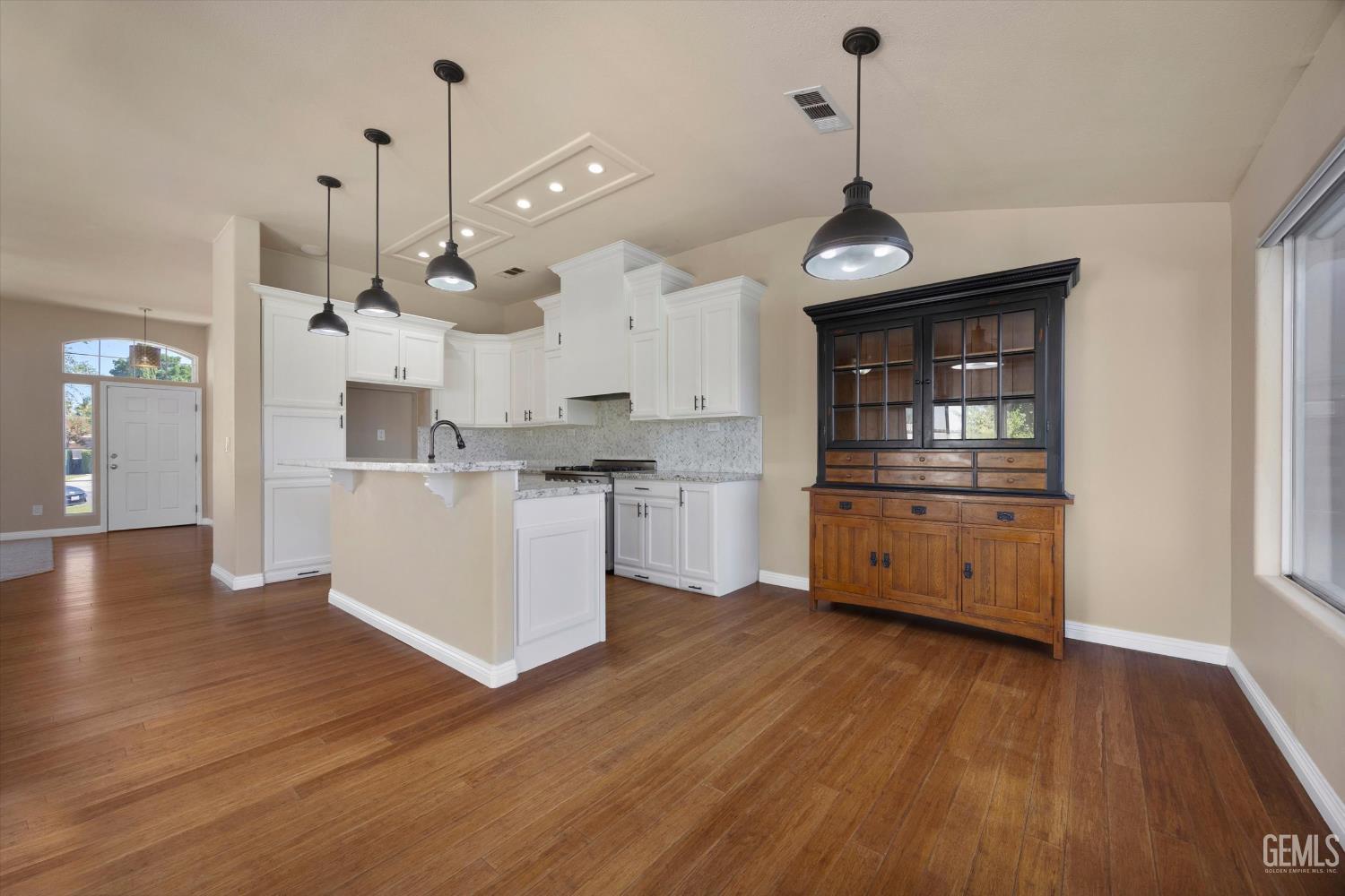 10318 Roehampton Avenue