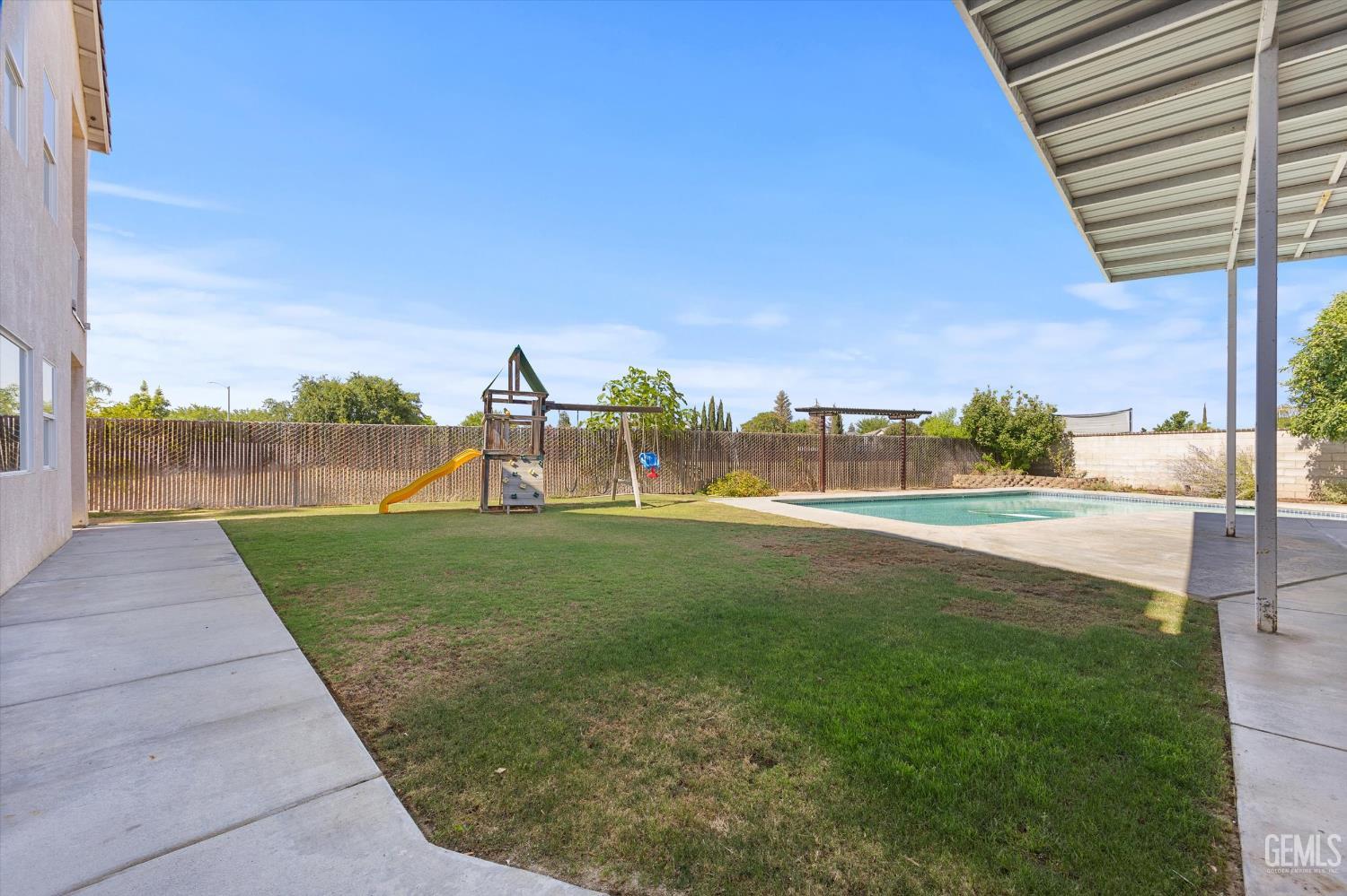 10318 Roehampton Avenue