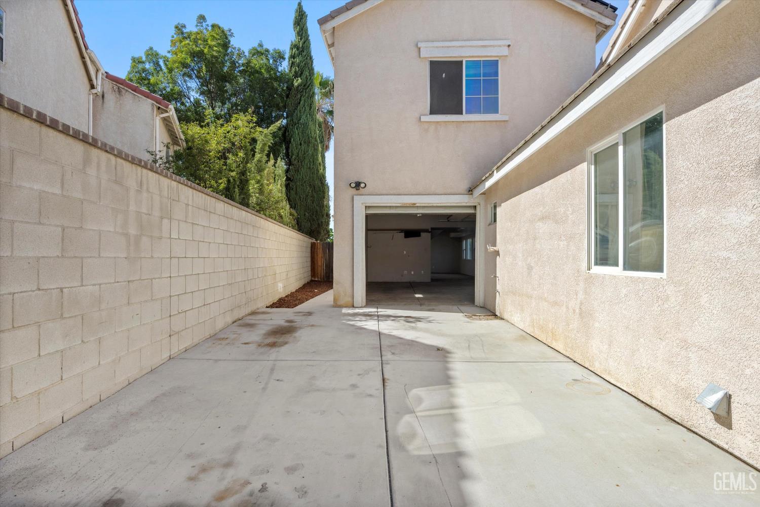 10318 Roehampton Avenue