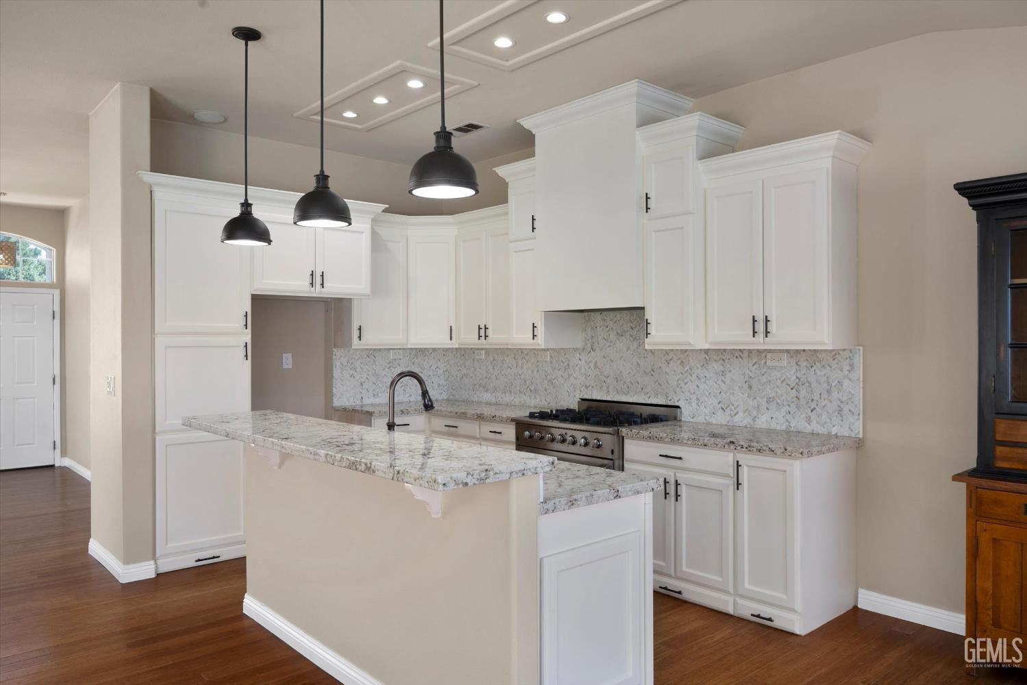 10318 Roehampton Avenue