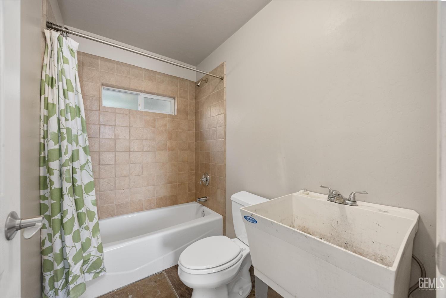 10318 Roehampton Avenue