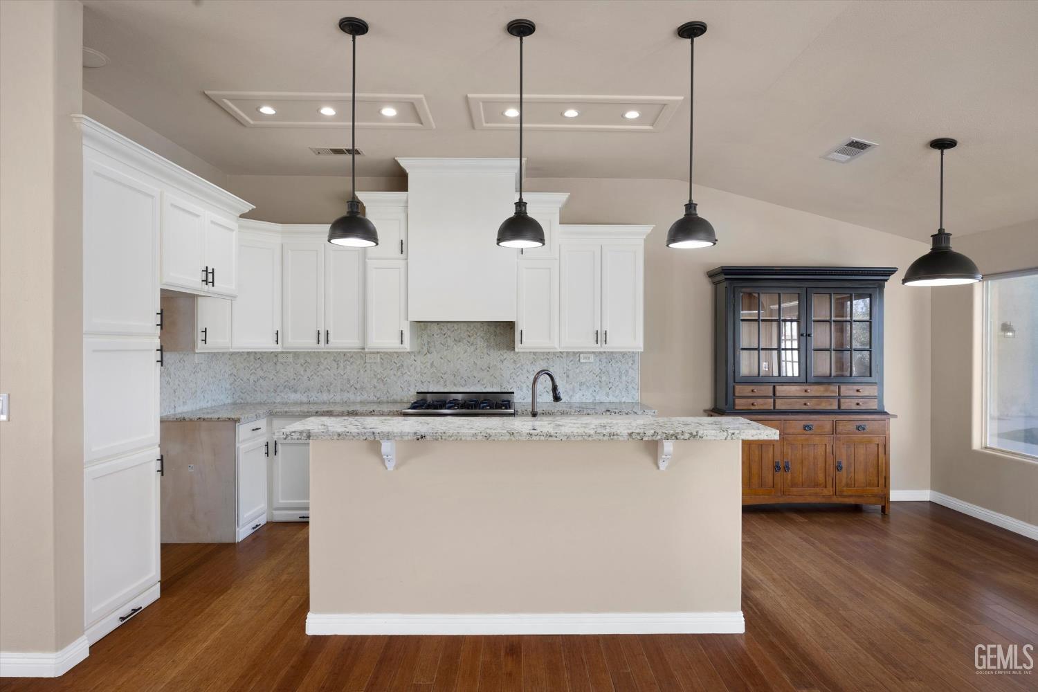 10318 Roehampton Avenue