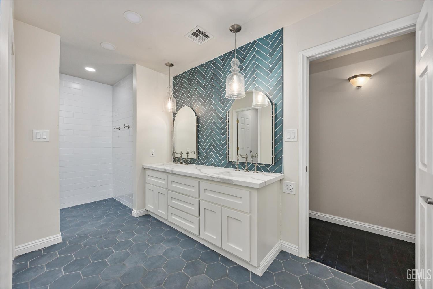 10318 Roehampton Avenue