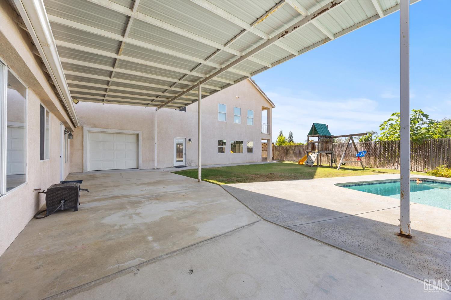 10318 Roehampton Avenue