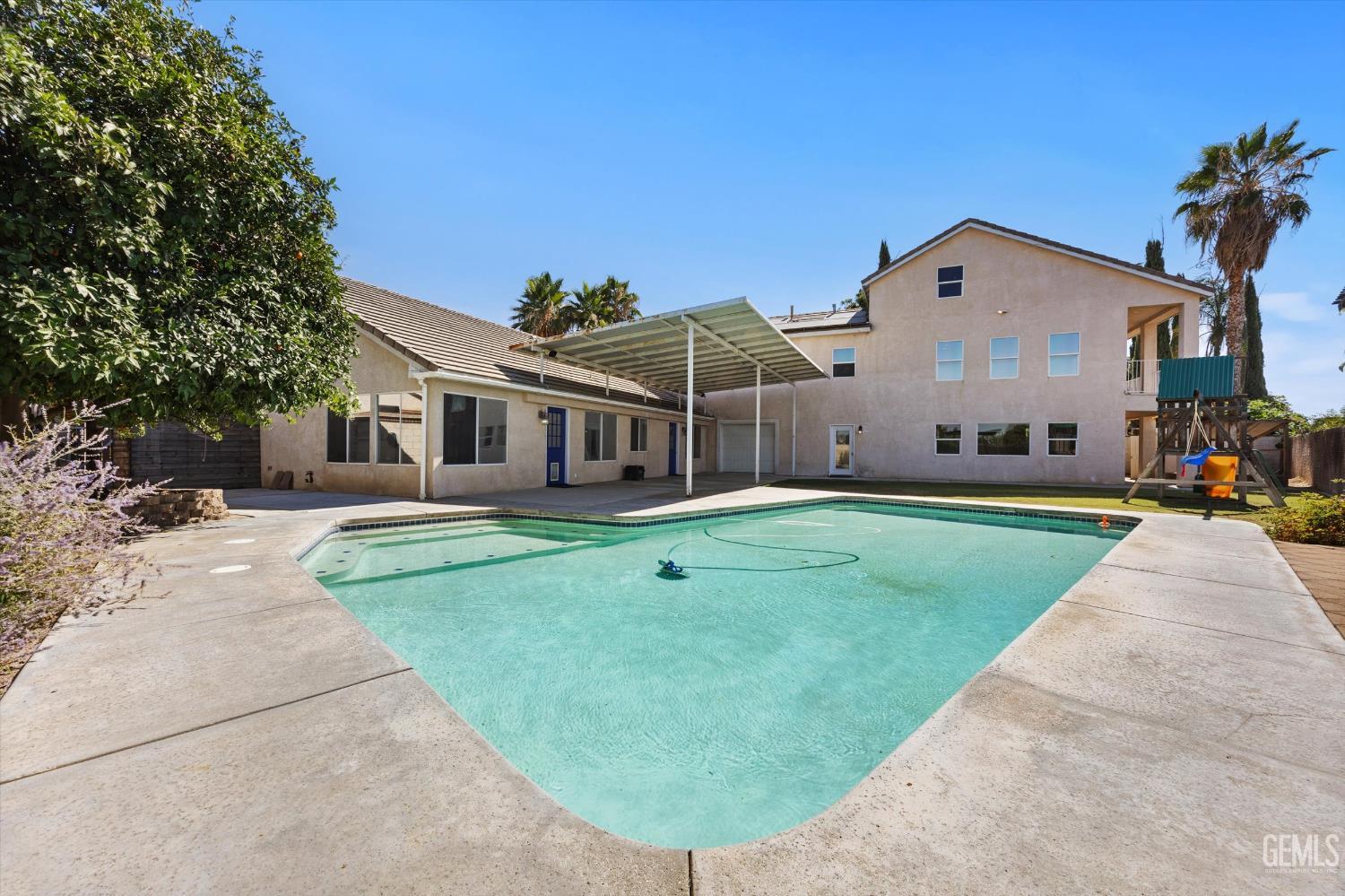 10318 Roehampton Avenue