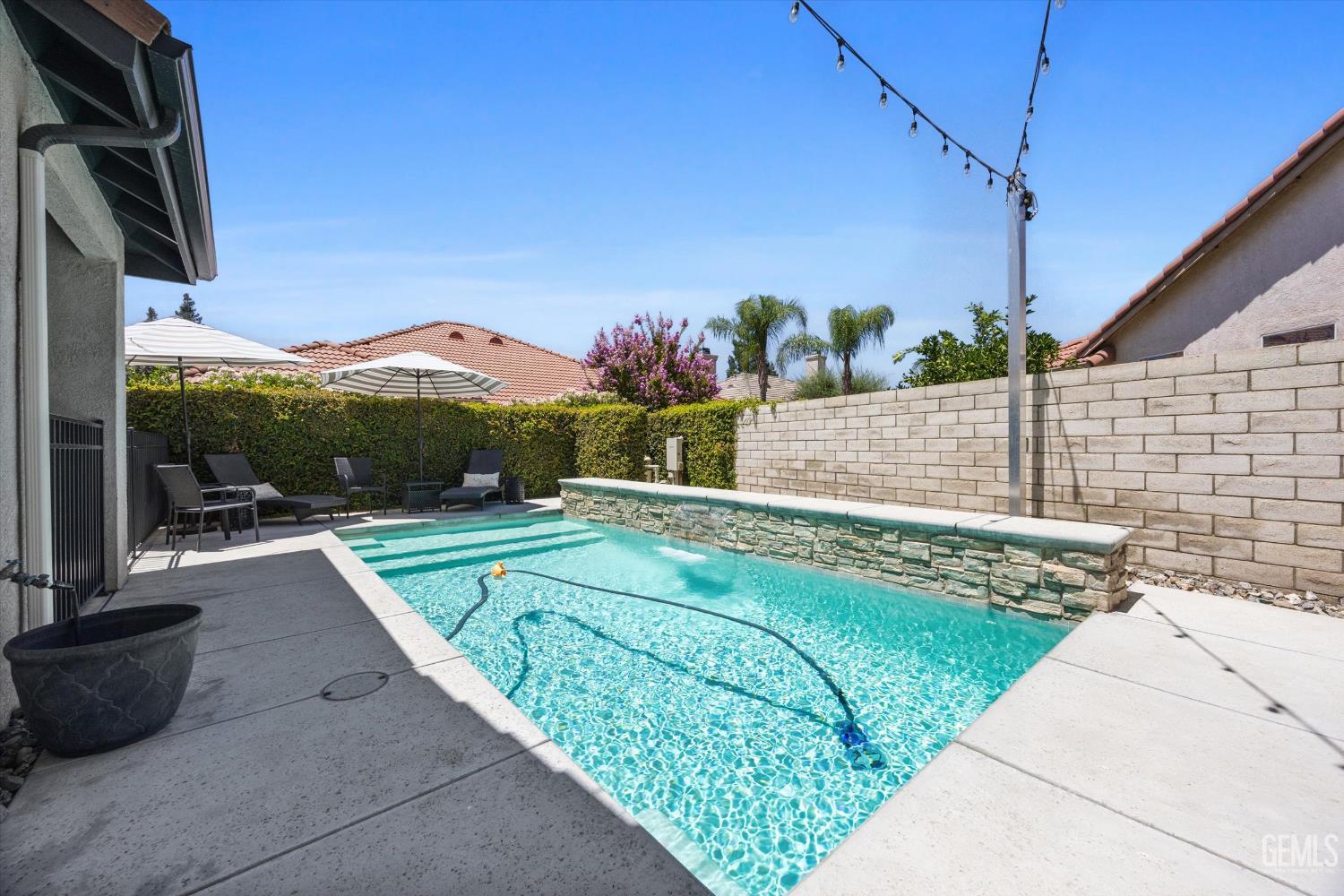 3105 Burgundy Rose Street