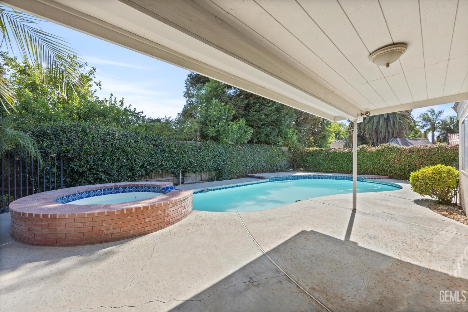 7601 Live Oak Way
