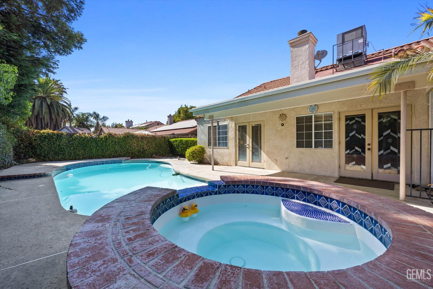 7601 Live Oak Way