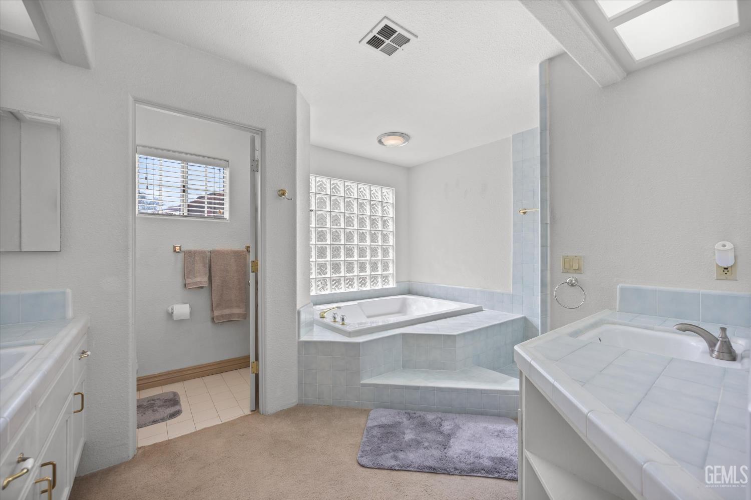 7601 Live Oak Way