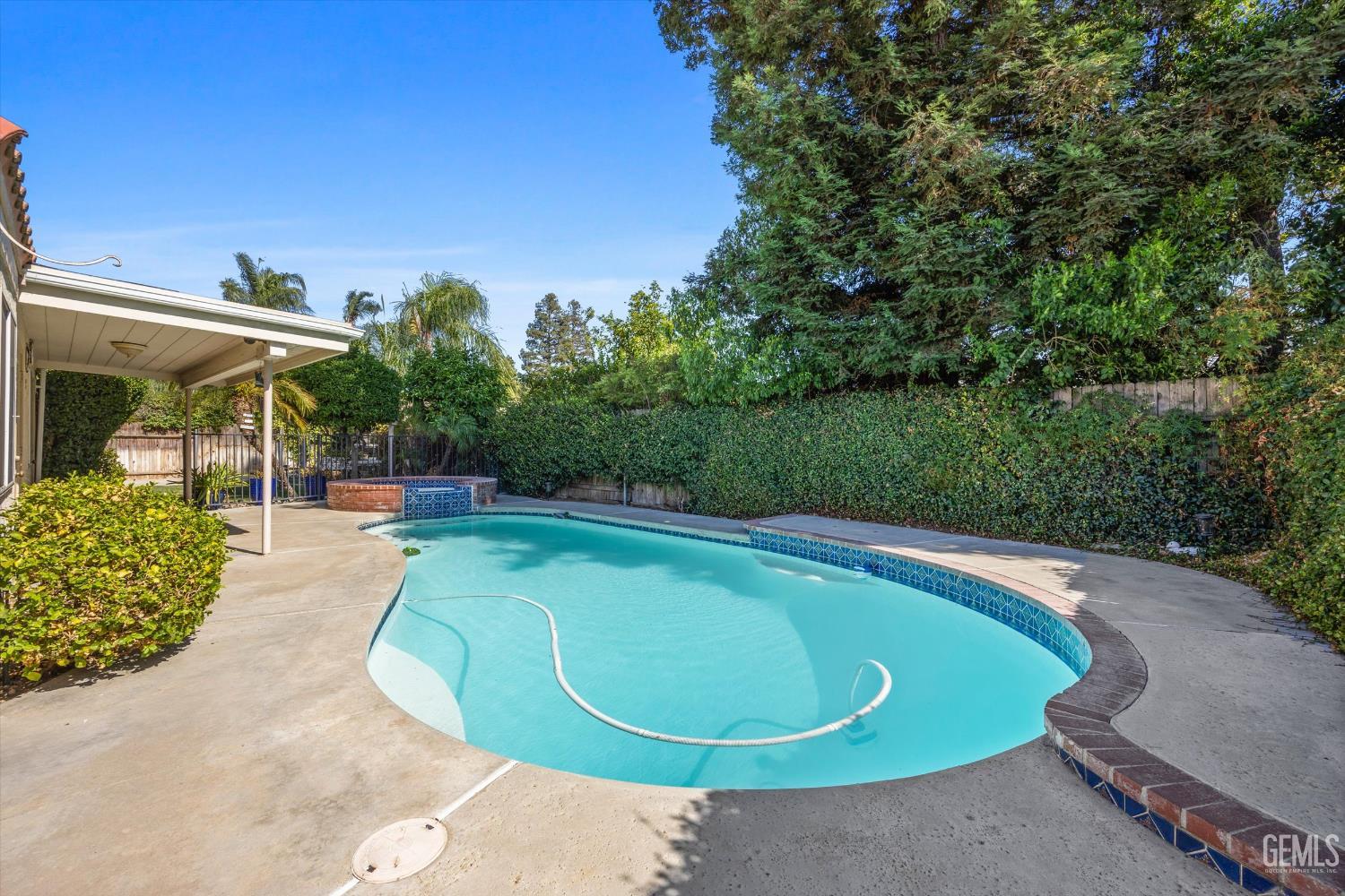 7601 Live Oak Way
