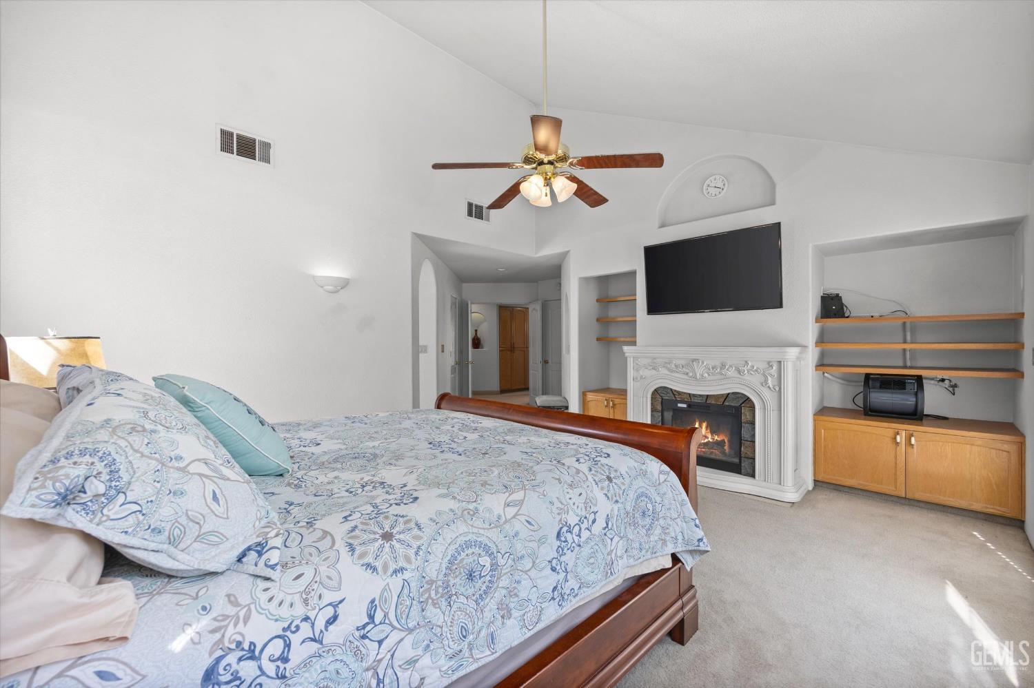 7601 Live Oak Way