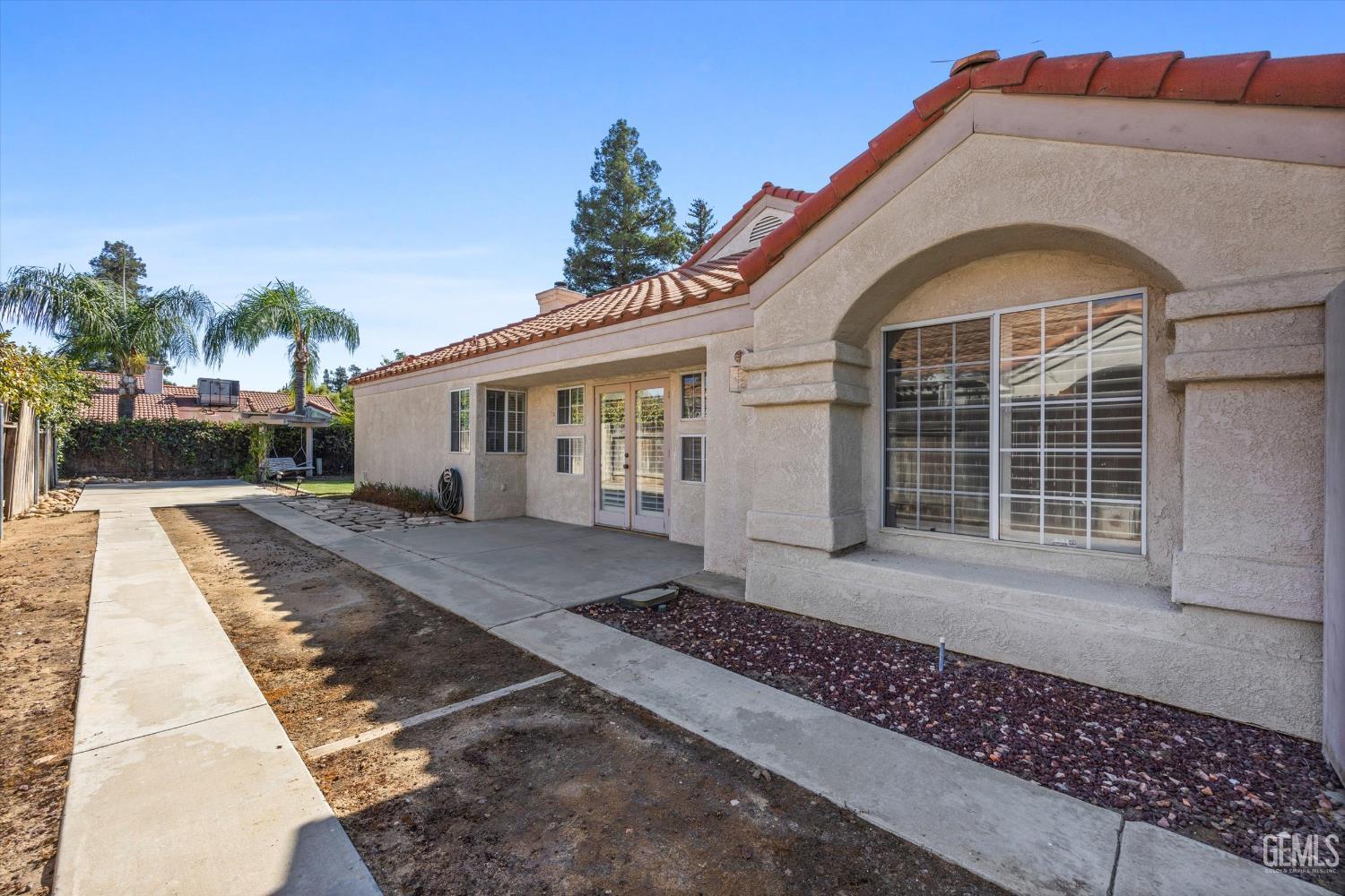 7601 Live Oak Way