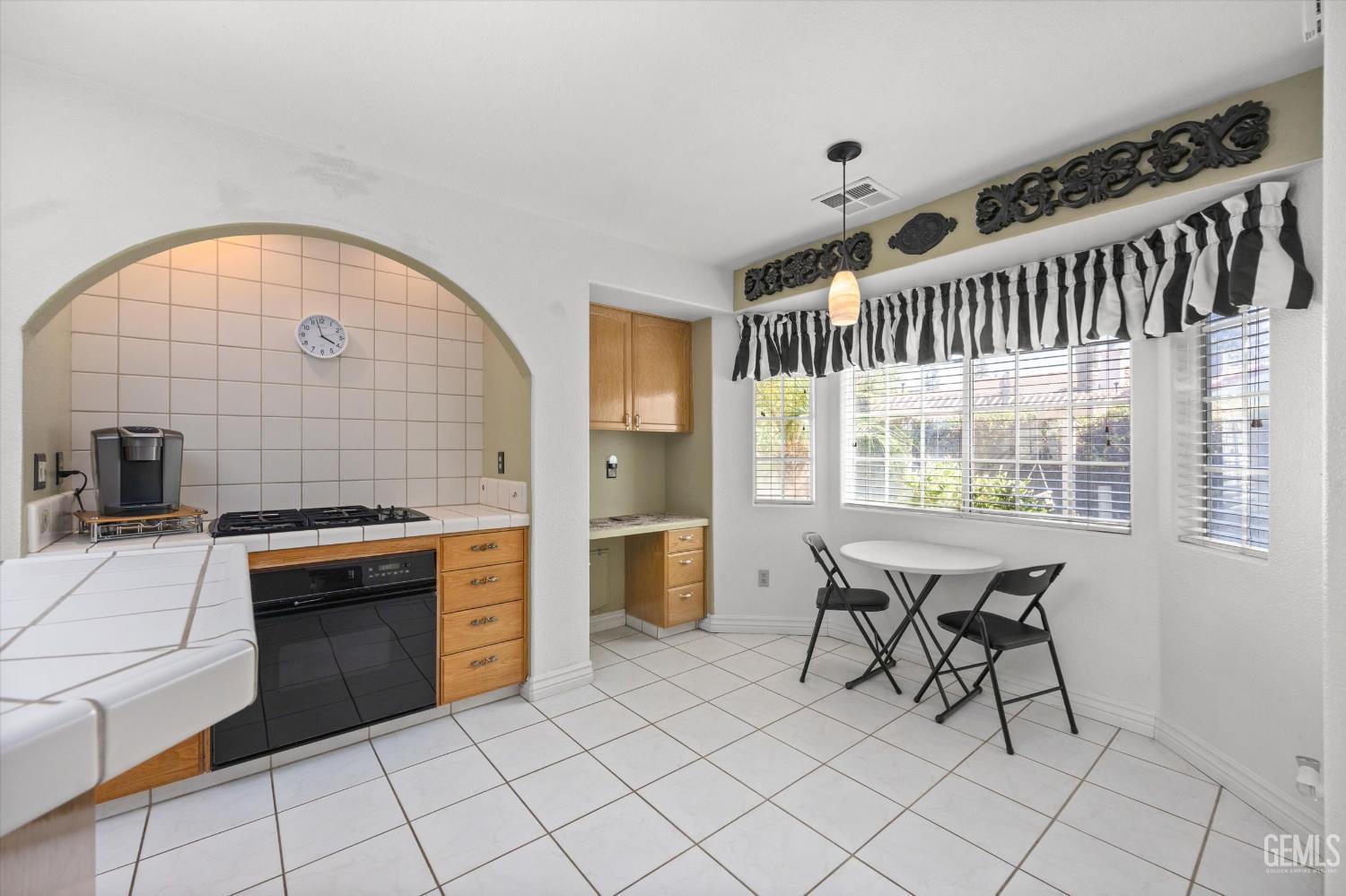 7601 Live Oak Way