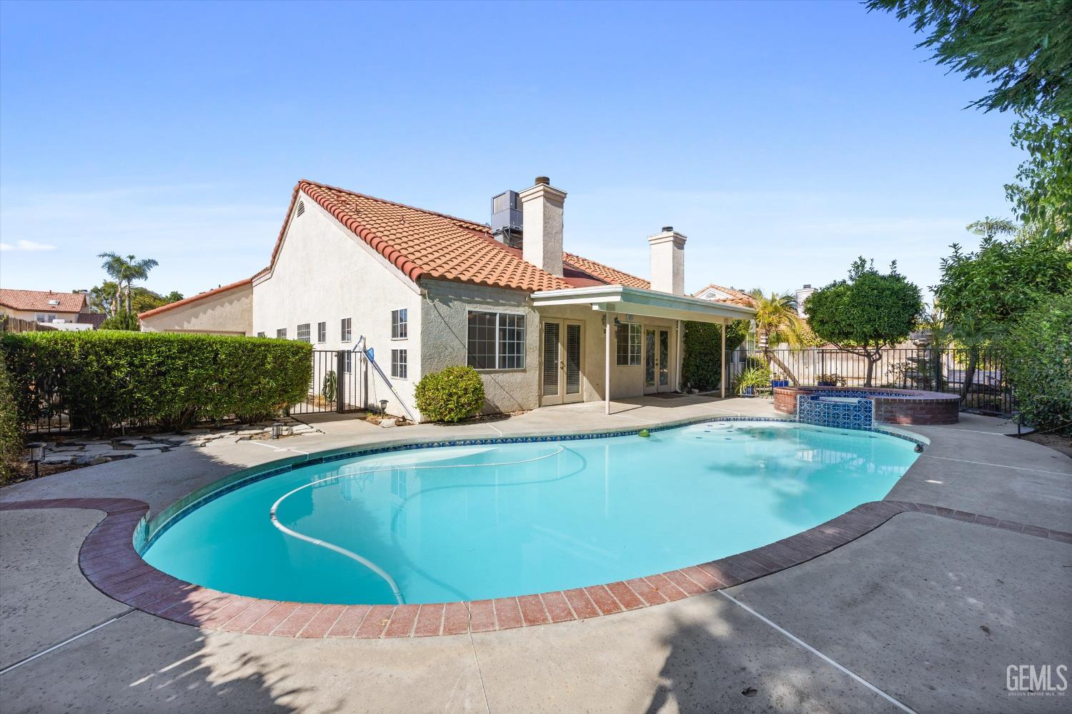 7601 Live Oak Way