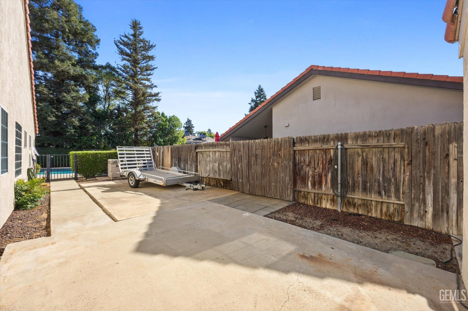 7601 Live Oak Way