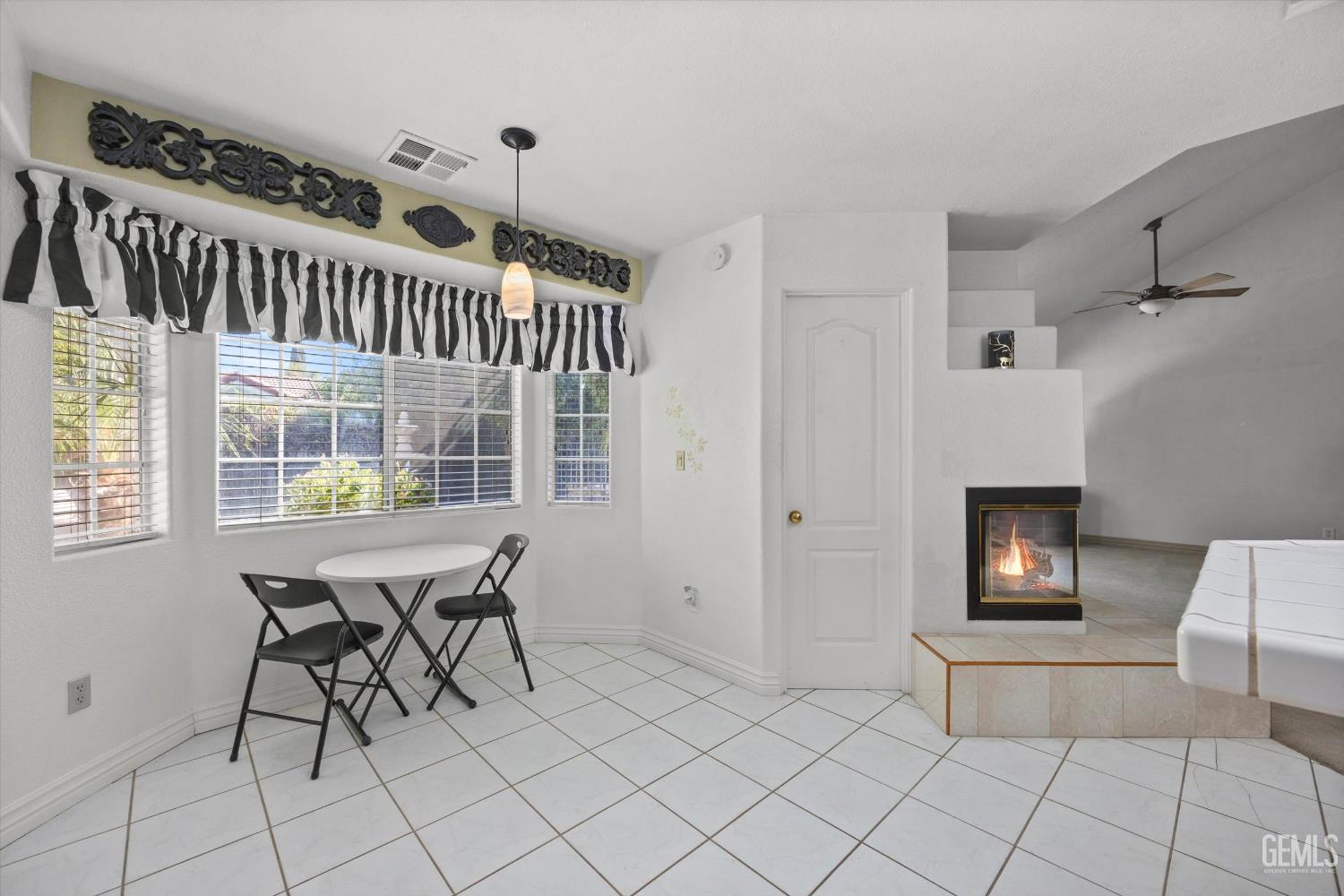 7601 Live Oak Way