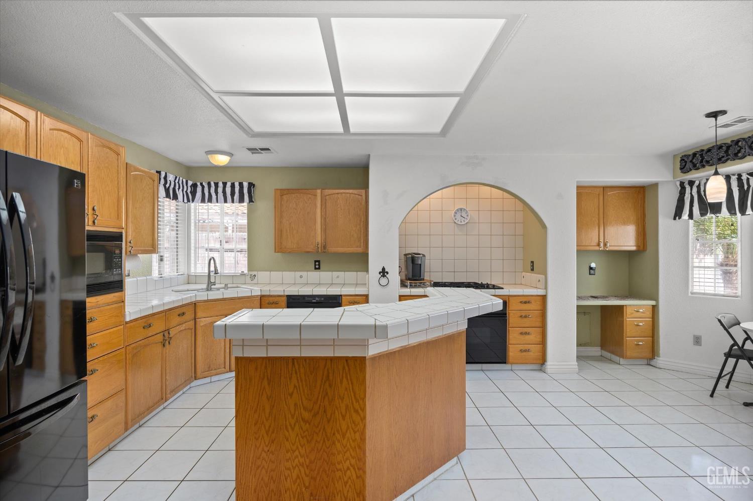 7601 Live Oak Way