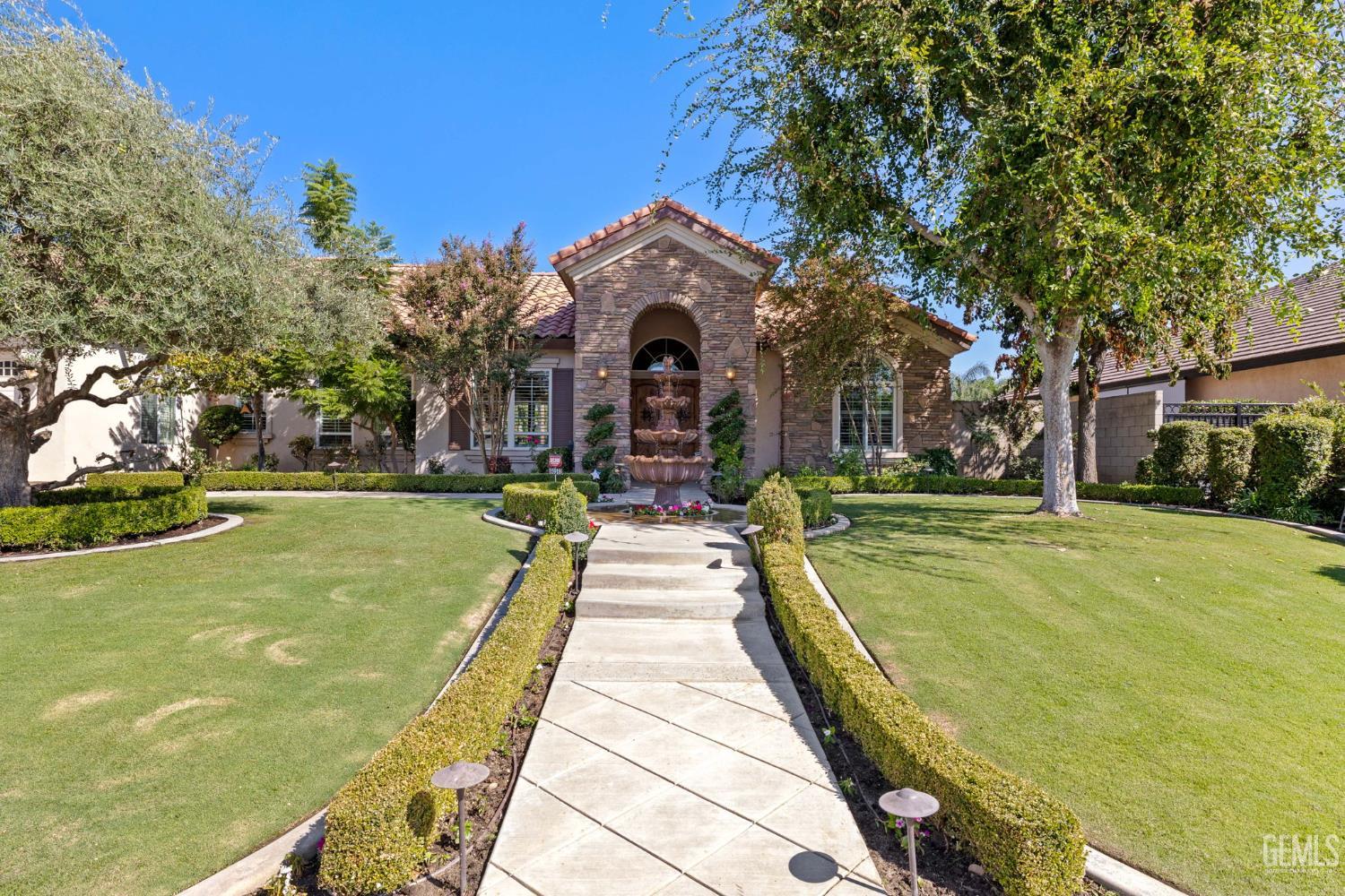 15918 Clos Du Val Avenue