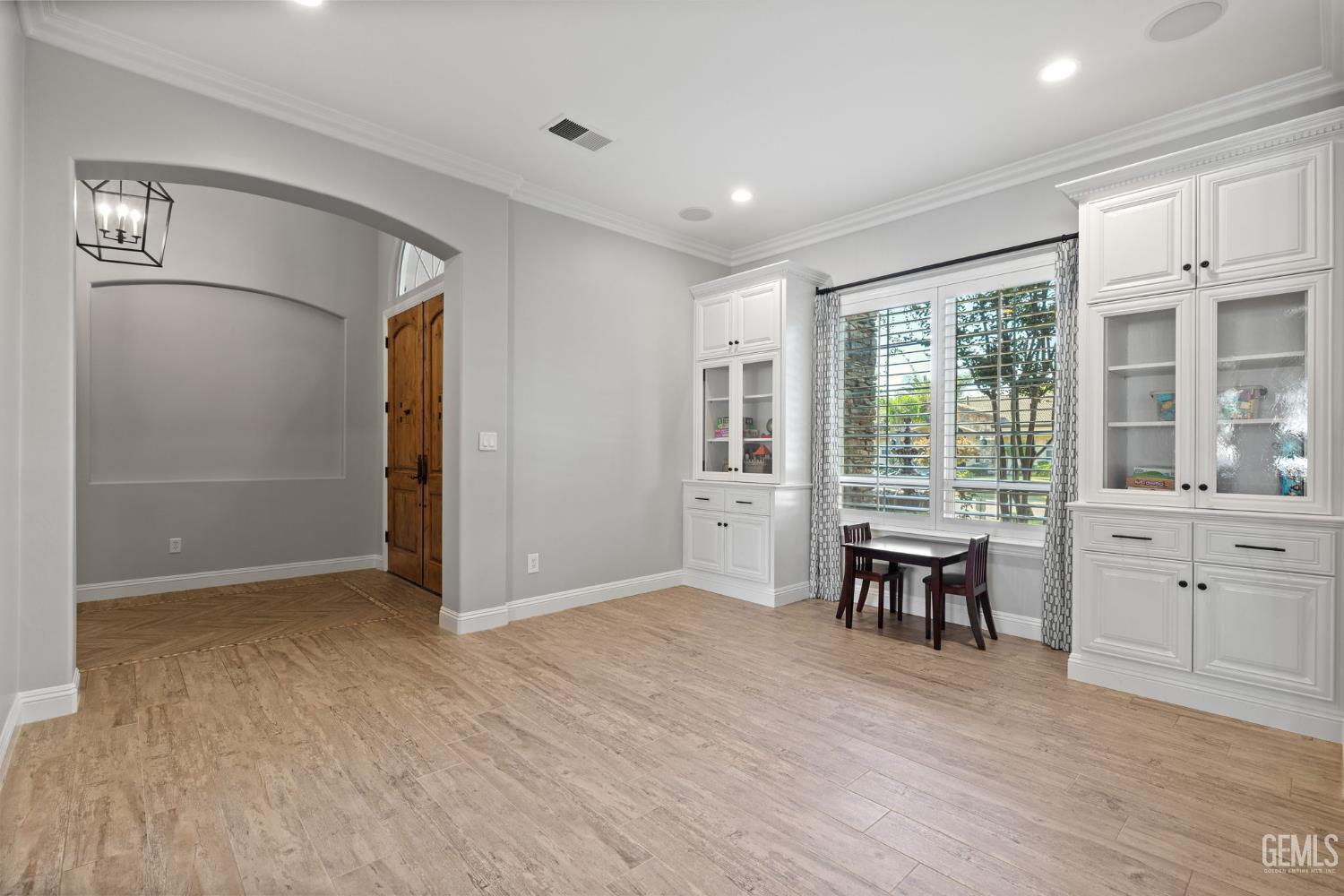 15918 Clos Du Val Avenue