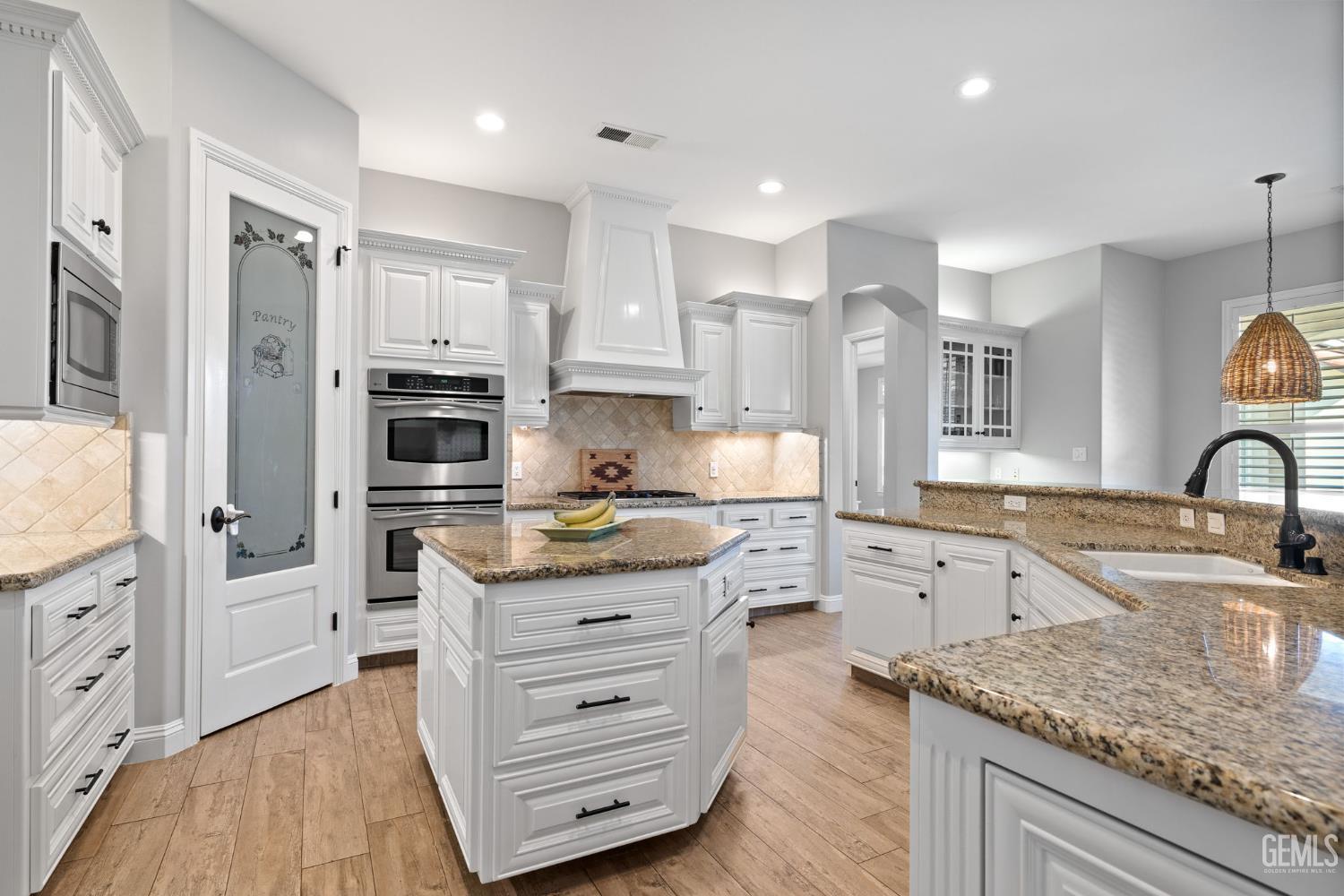 15918 Clos Du Val Avenue