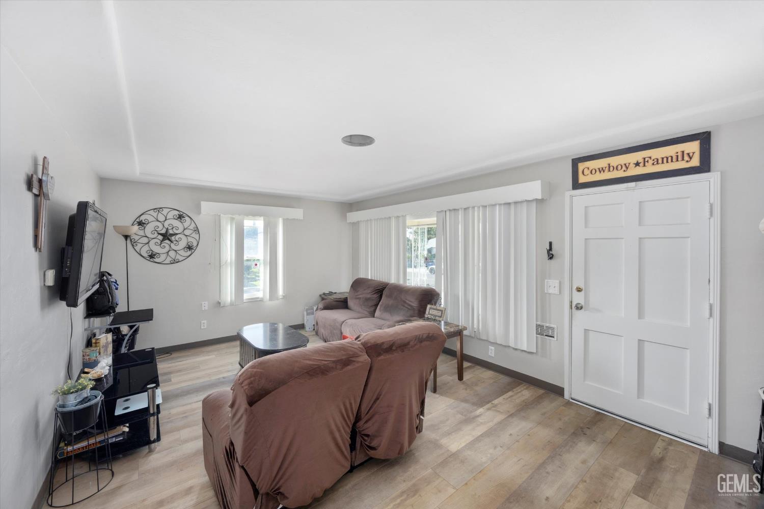 2700 Charleston Drive