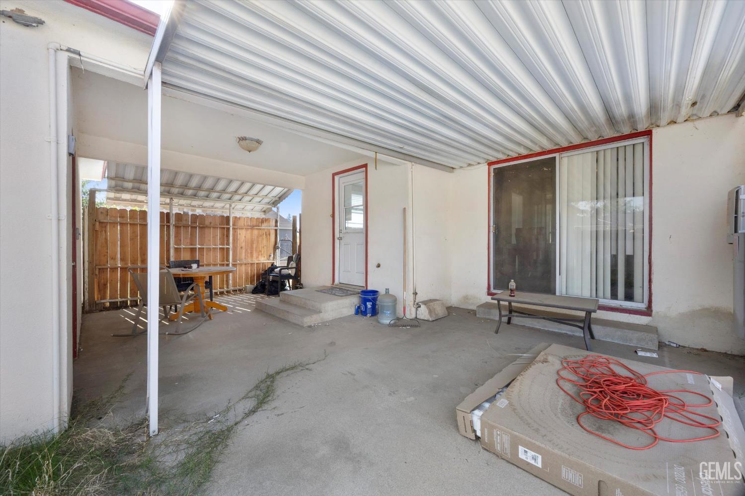 2700 Charleston Drive