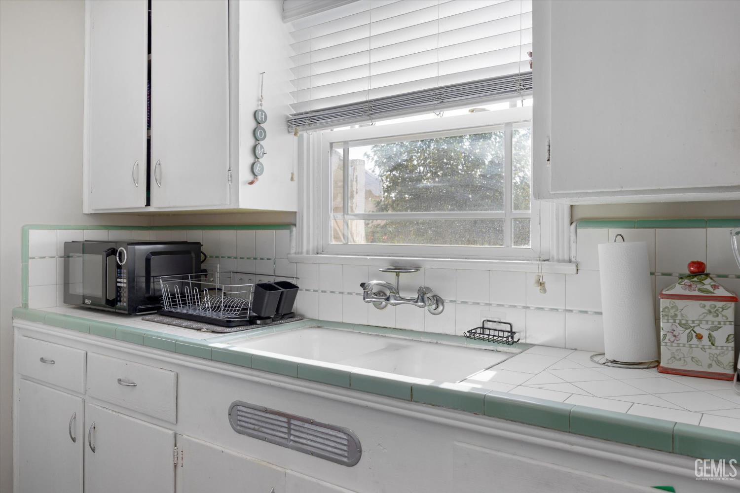 2700 Charleston Drive