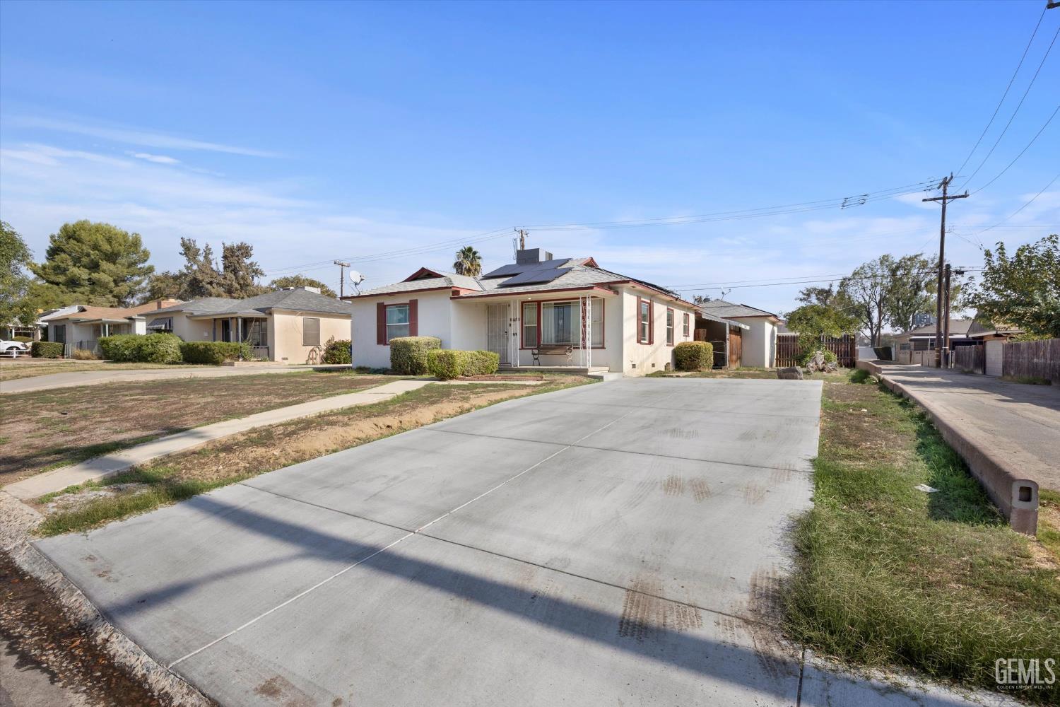 2700 Charleston Drive