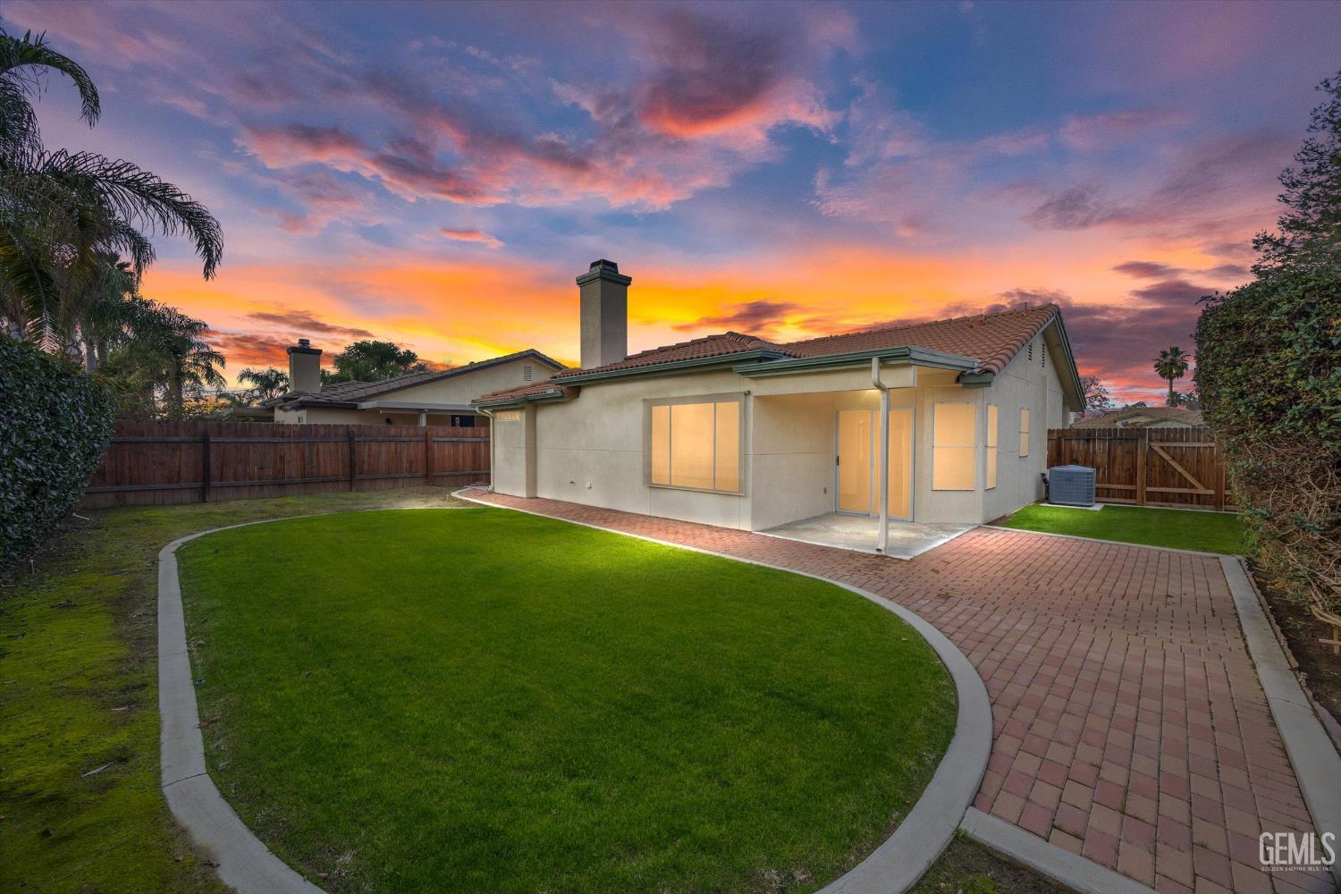 10401 Atakapa Avenue