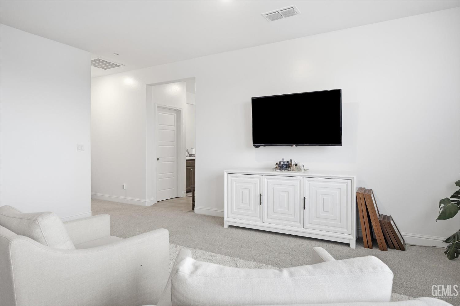 6807 Diamond Springs Drive