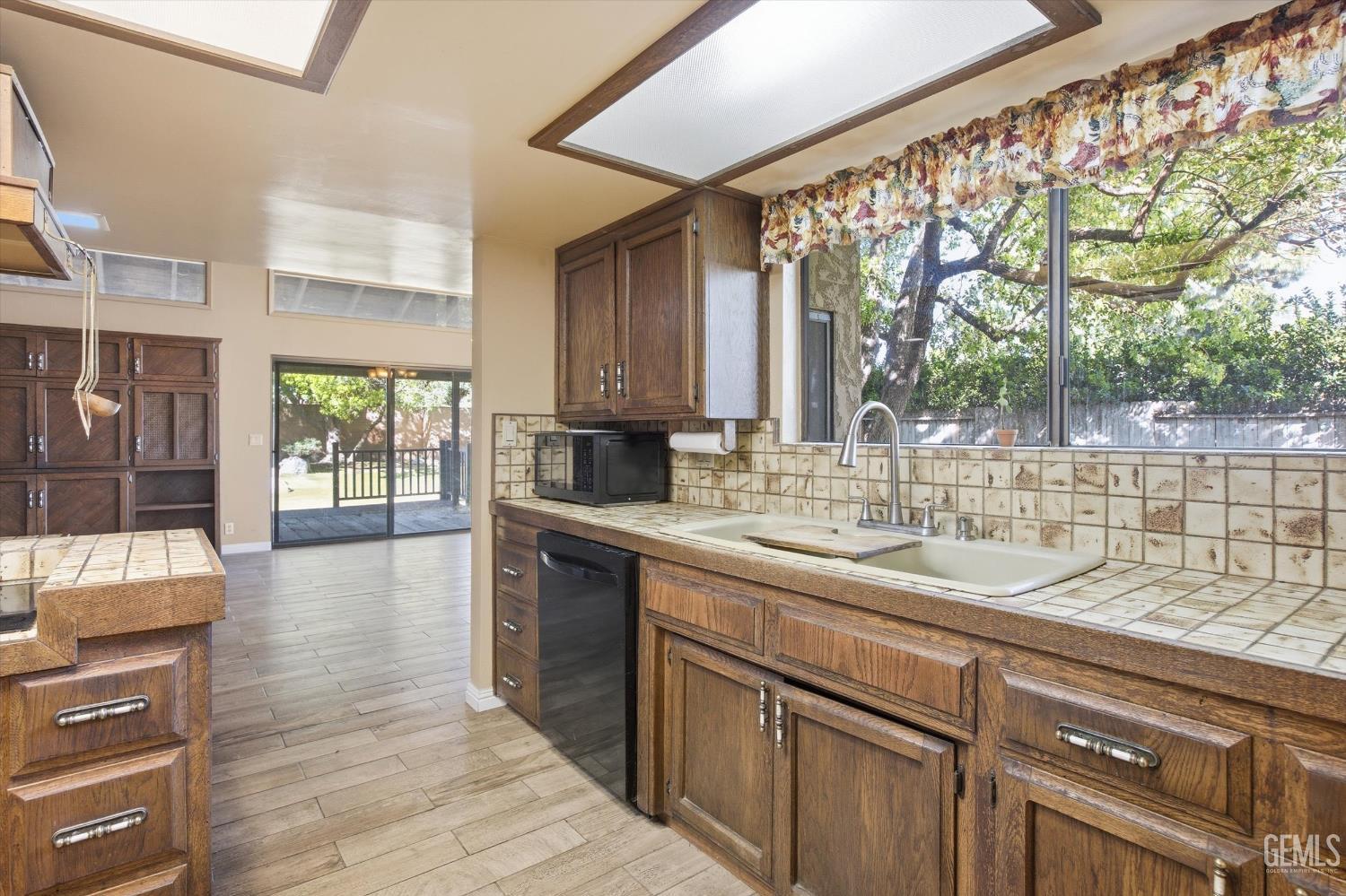 7700 Las Cruces Avenue