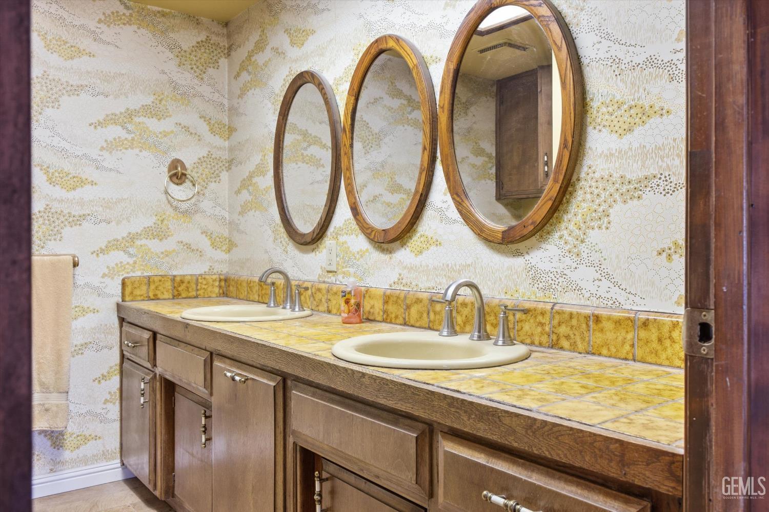 7700 Las Cruces Avenue