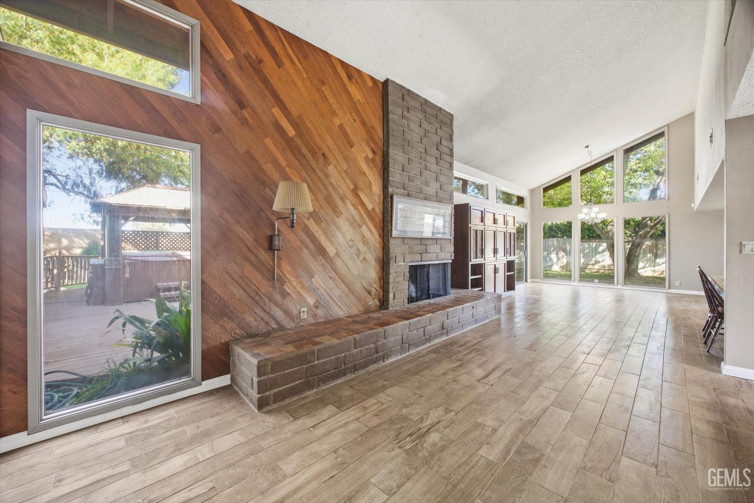 7700 Las Cruces Avenue