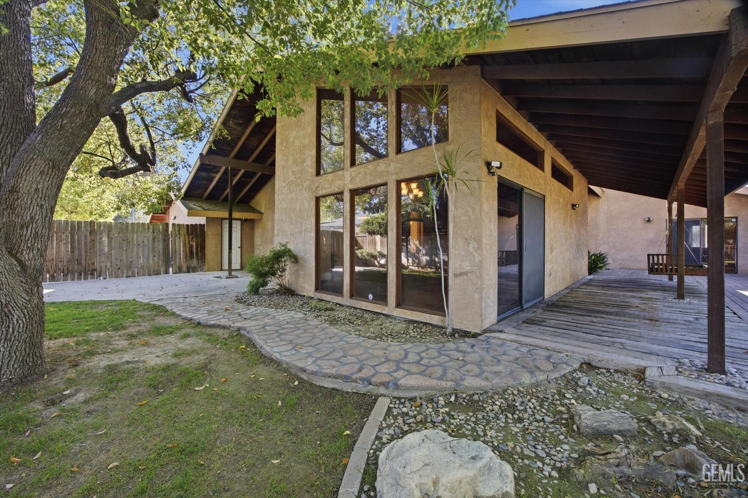 7700 Las Cruces Avenue