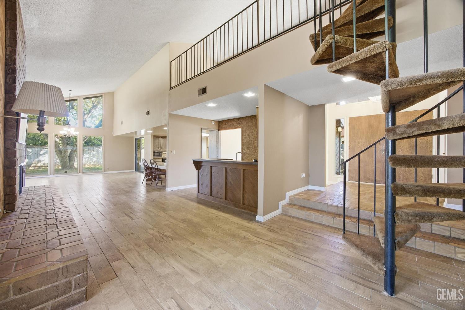 7700 Las Cruces Avenue