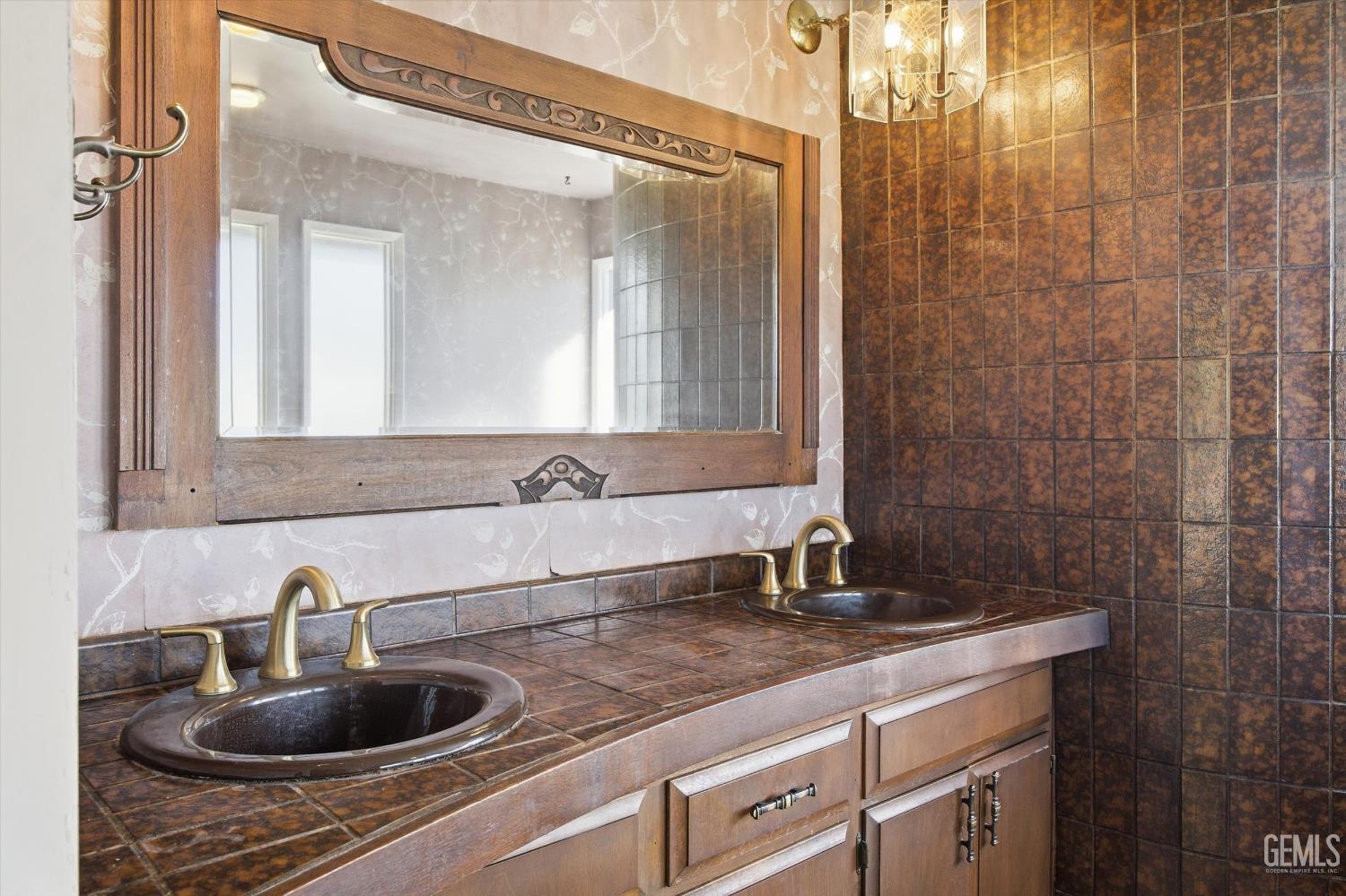 7700 Las Cruces Avenue