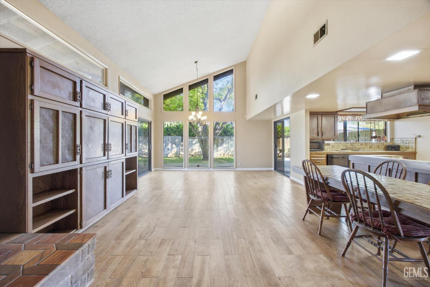 7700 Las Cruces Avenue