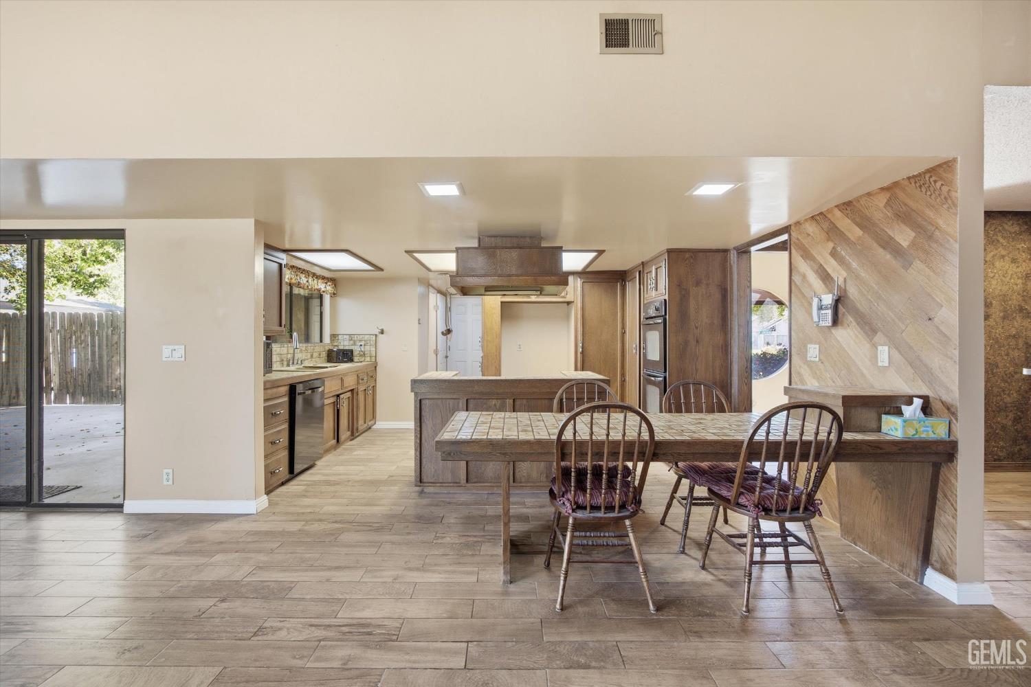 7700 Las Cruces Avenue