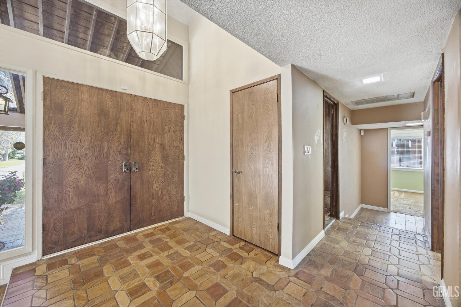 7700 Las Cruces Avenue