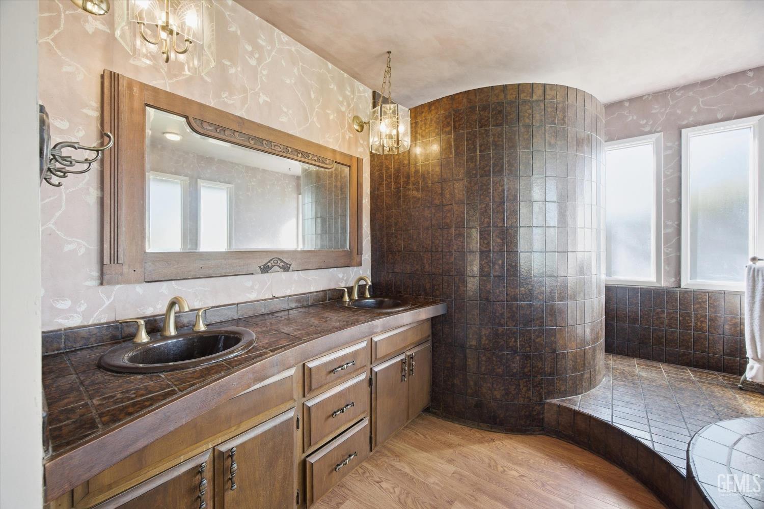 7700 Las Cruces Avenue