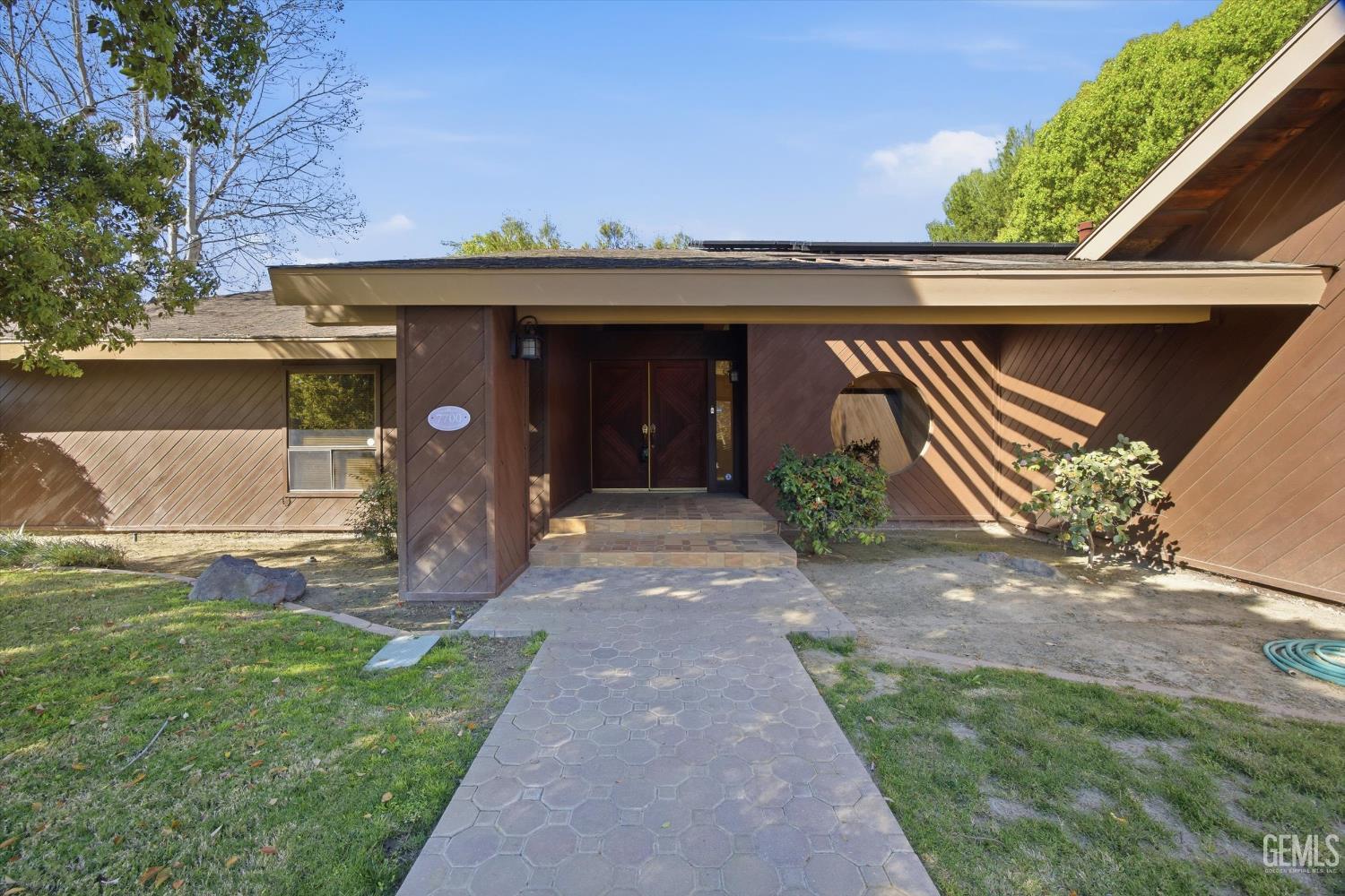 7700 Las Cruces Avenue