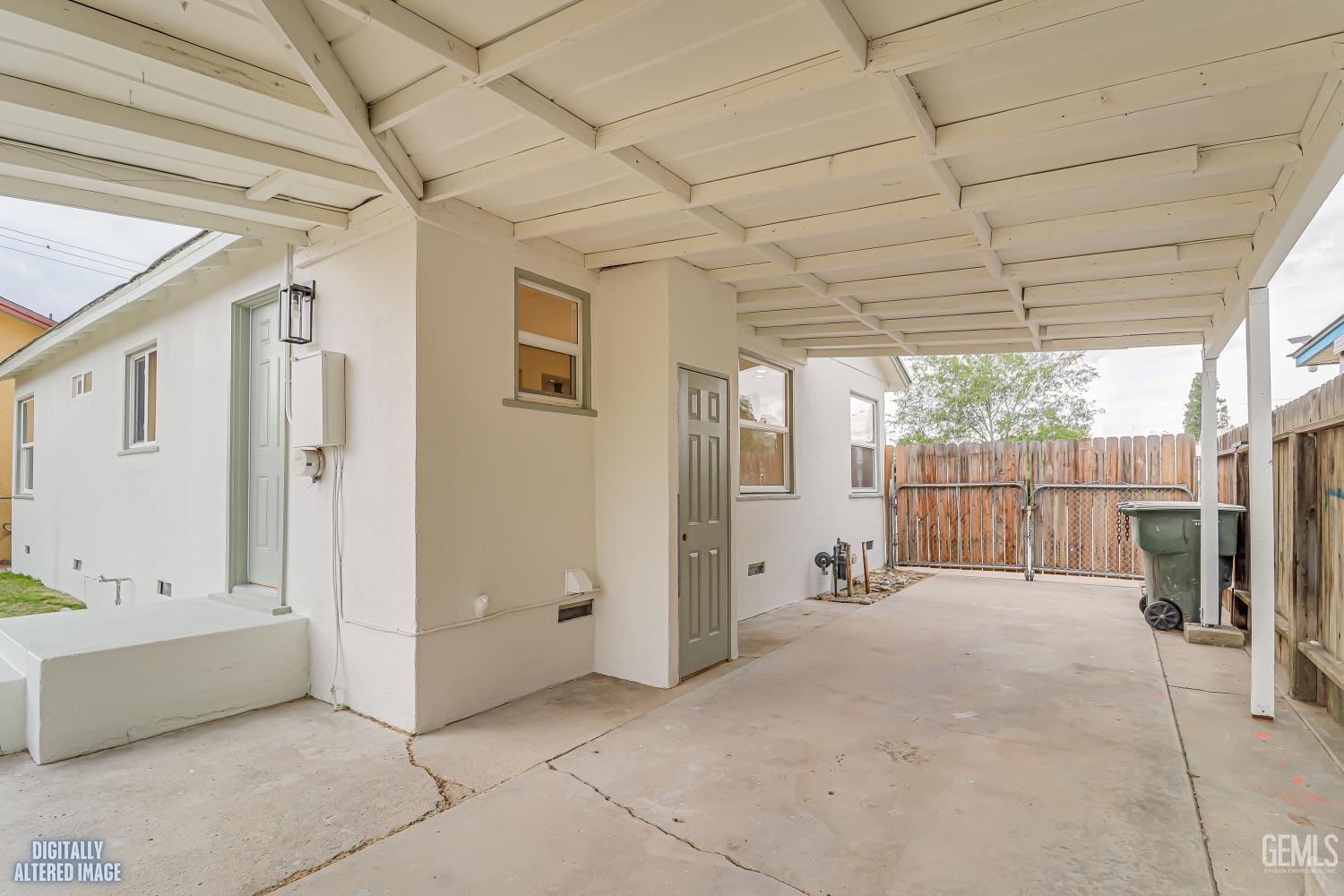 1239 El Tejon Avenue