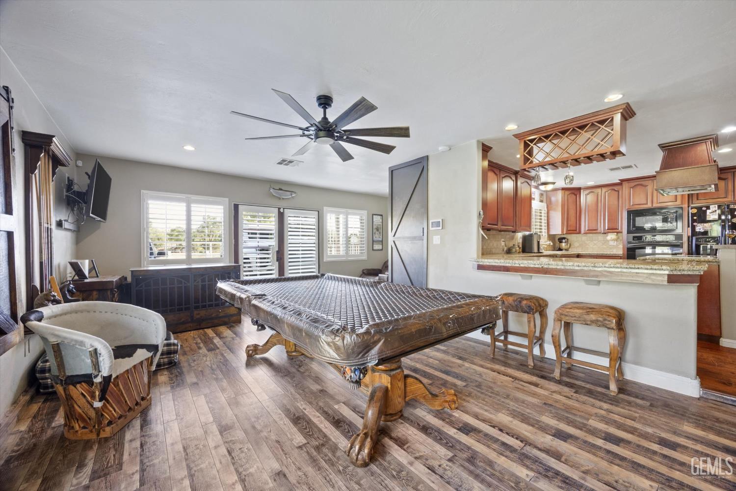 6116 Mandy Lane