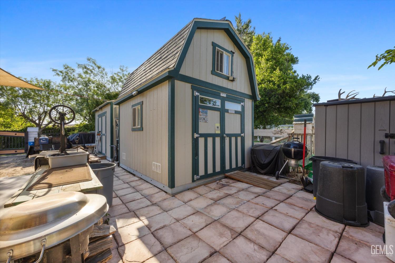 6116 Mandy Lane