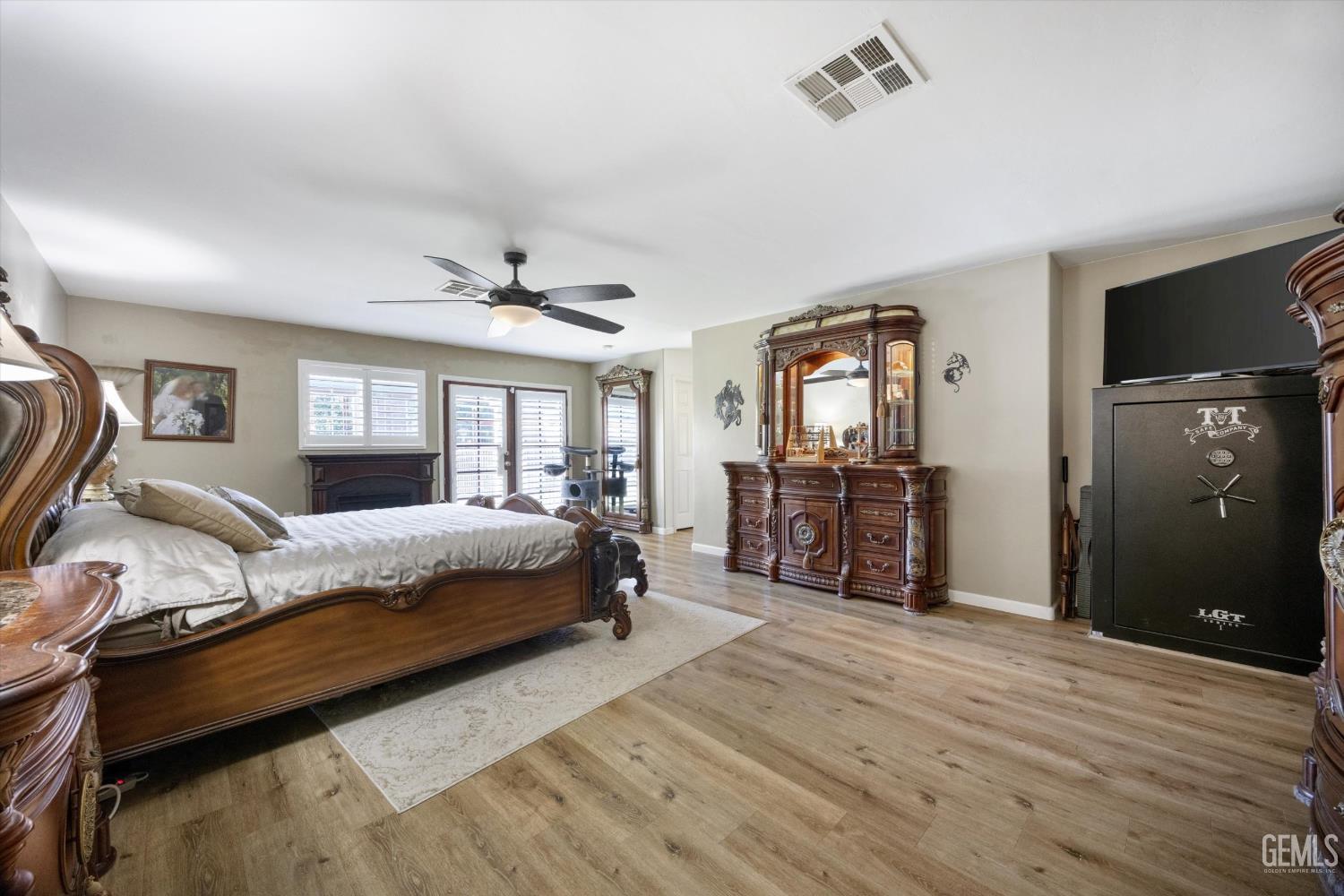 6116 Mandy Lane